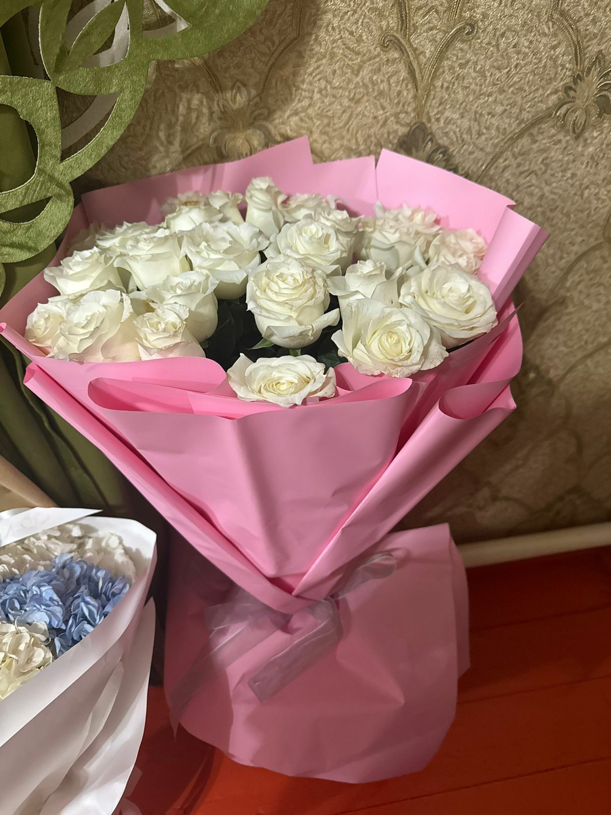 Белые розы 25шт, 15к