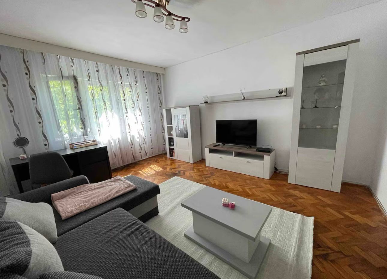 Apartament 3 camere zonă Facultatea de medicină