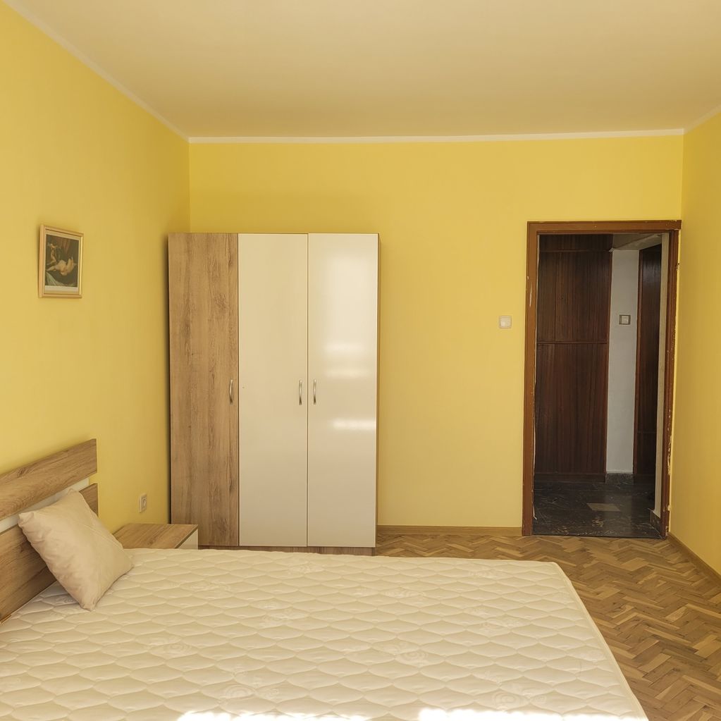 Дава се под наем Двустаен апартамент в София, Зона Б-5 - 80 кв.м за 663 € - Снимка #2