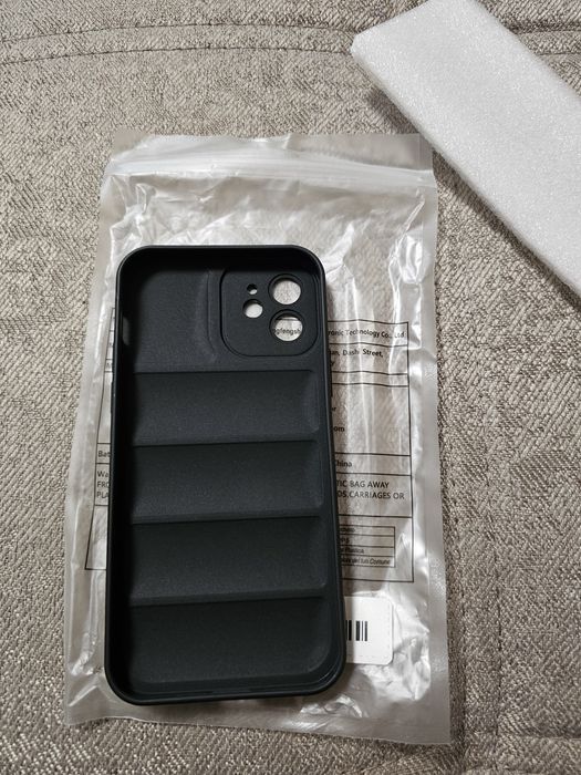 Husa iPhone 12 neagra