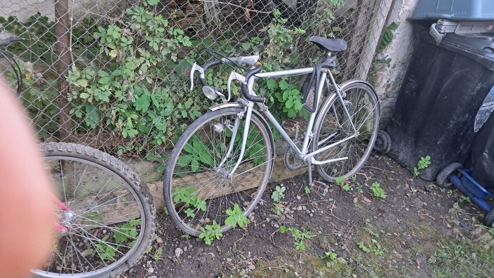 Vând 2 biciclete 80.lei buc.