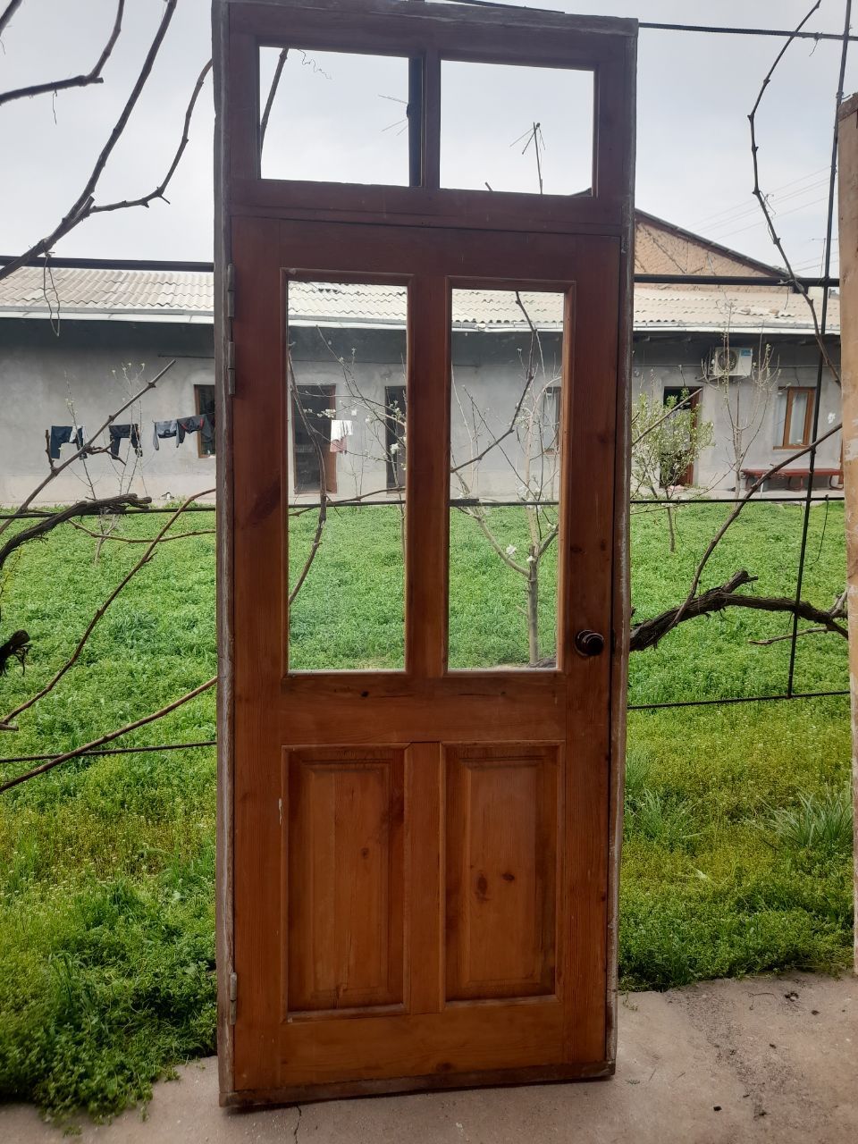 Ёгоч эшиклар сотилади.Продам деревянные двери.