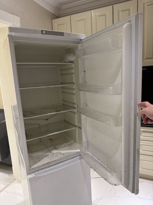 Продаётся холодильних