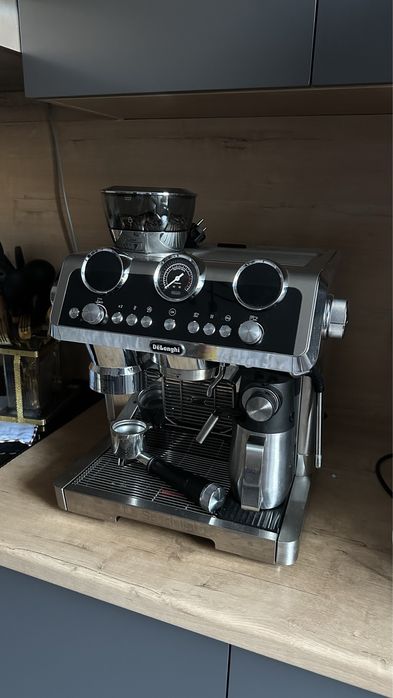 Delonghi кофемашина