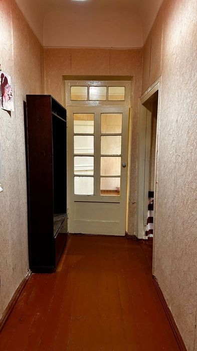 2х комнатная в центре Чирчика (высокопотолочка)