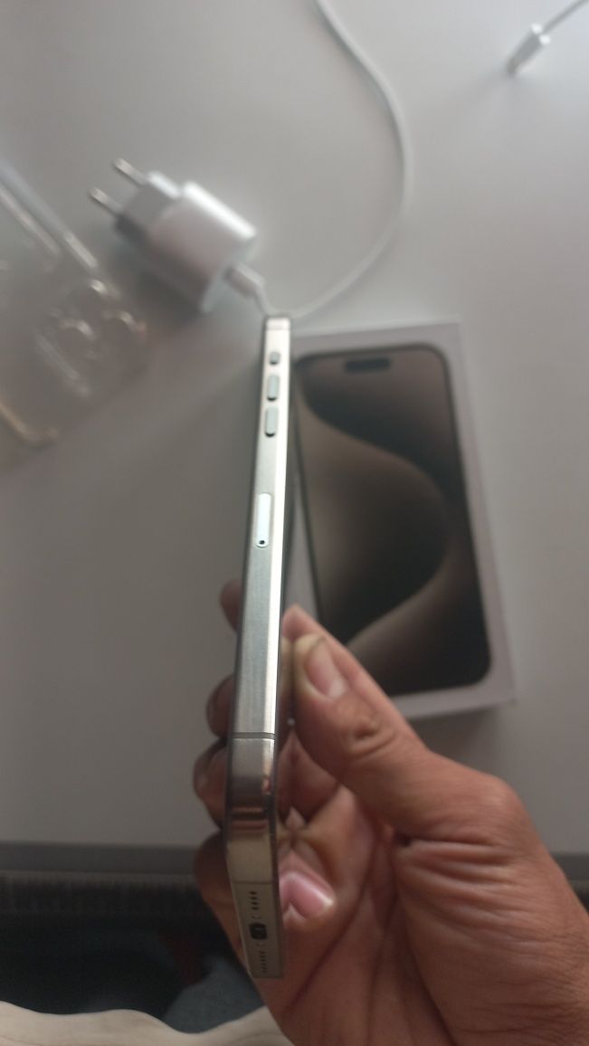 Iphone 15 pro max luxe kope