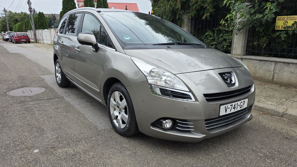 Peugeot 5008 * An 2013 * 1.6 Benzina 156 CP * Cutie Manuala