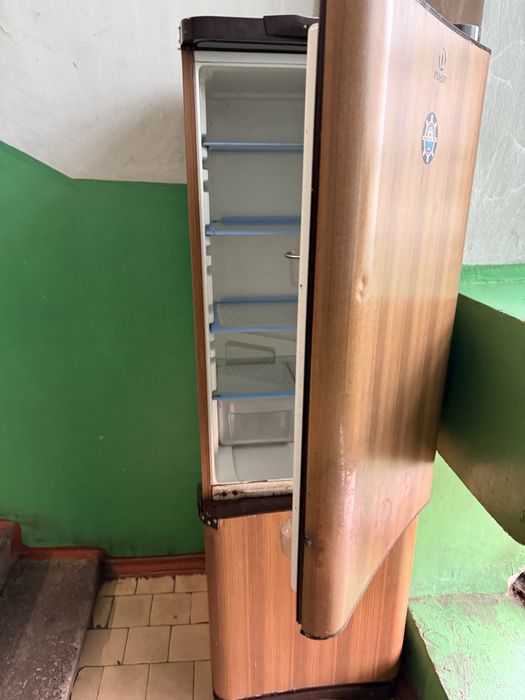 Срочнг продам холодиник