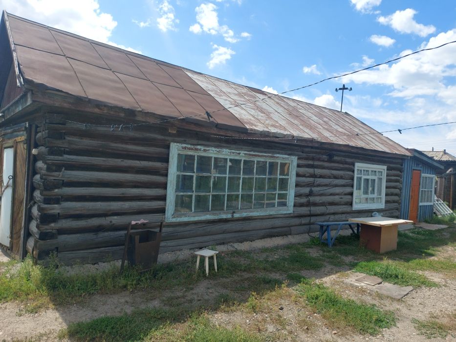 Продам домик на слом во дворе