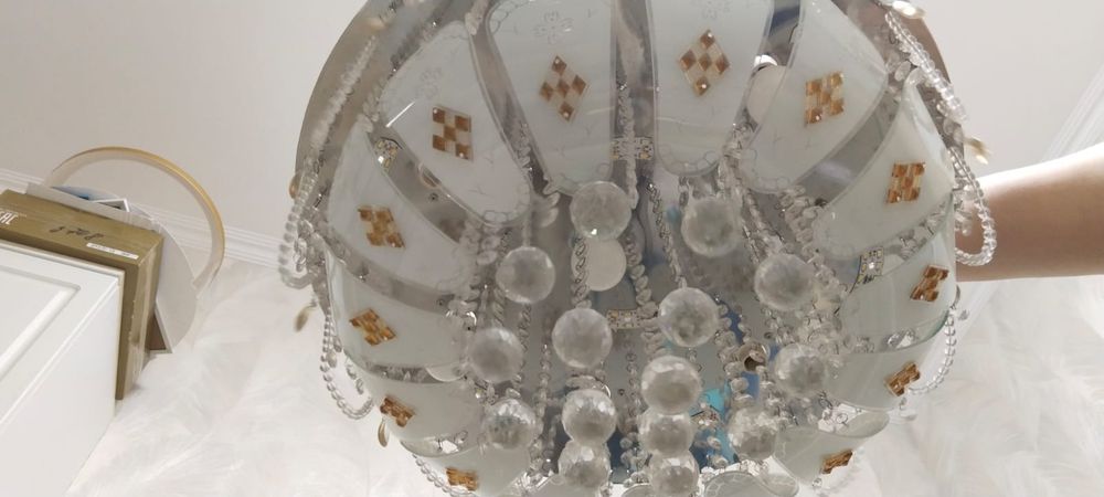 Продам люстру в отличном состоянии