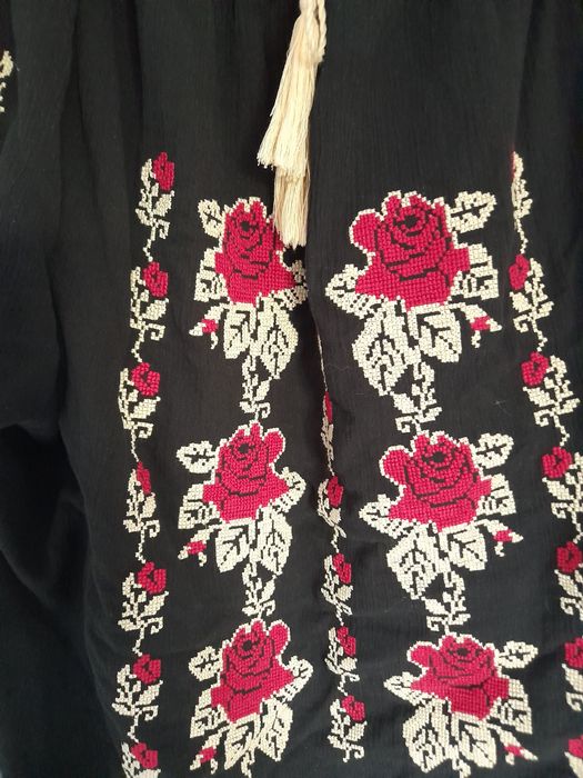 Bluza motive traditionale, marima XL