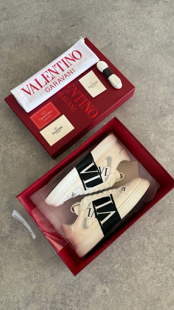 Adidasi Valentino Noi !!! Marimi 40/45 !!!