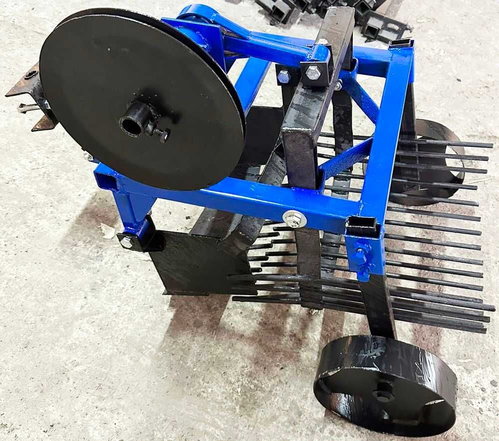 Masina Utilaj  gratar de scos sapat recoltat cartofi pentru Motocultor