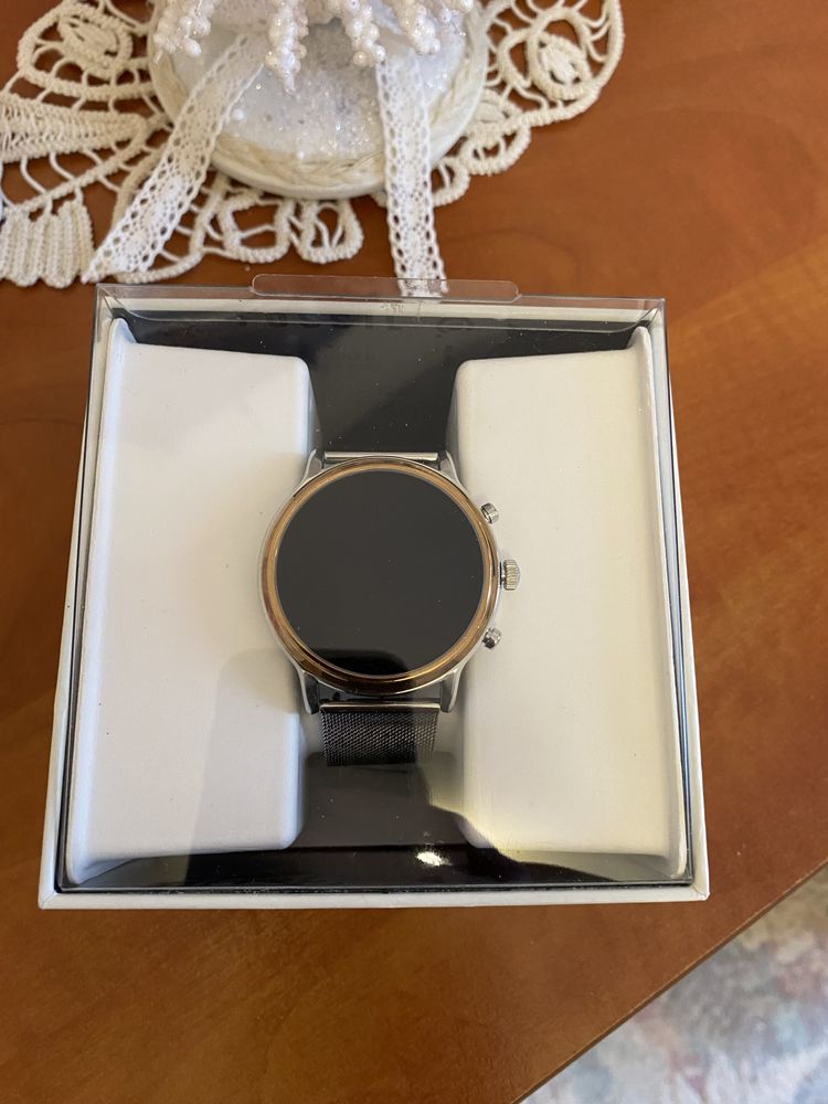 Ceas Fossil Gen 5 Smartwatch Julianna, forma rotunda, bicolor