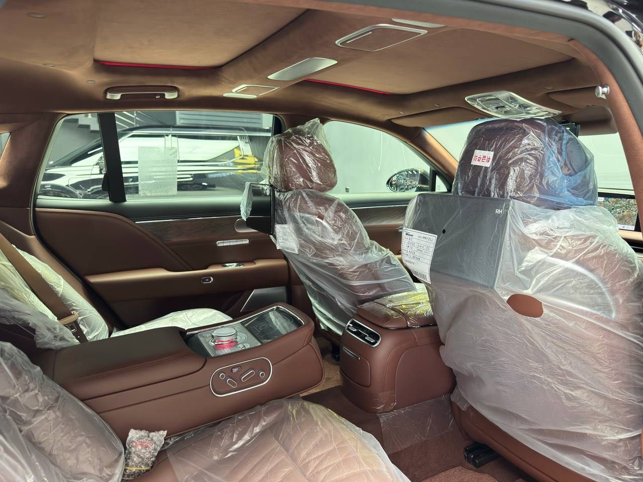 Продается новый Genesis G90