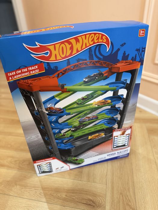 Hot wheels 6 уровневый трек с машинками