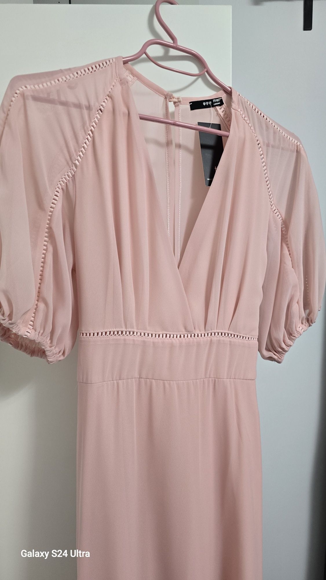 Rochie noua, lunga , cu fermoar pe spate.