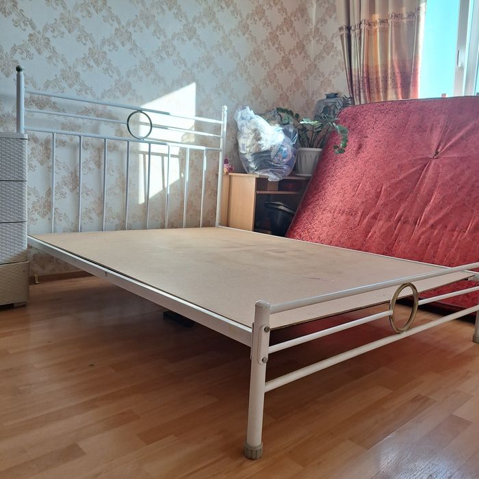 Продам кровать железную