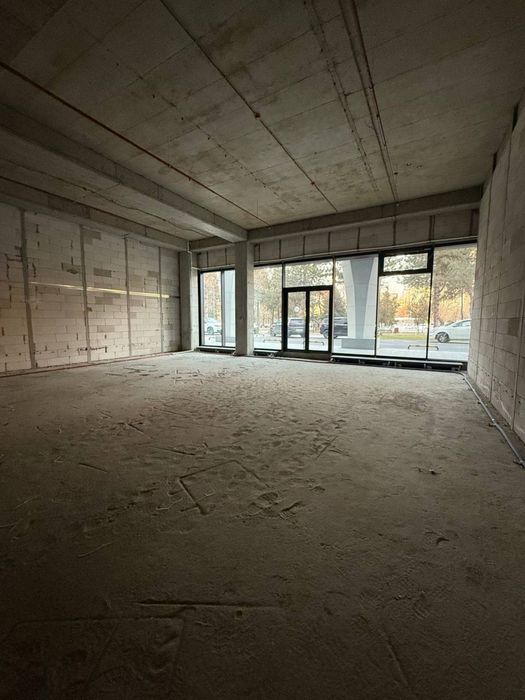 Срочно сдаётся коммерческое помешение 187 м2 в U-Tower на первой линии
