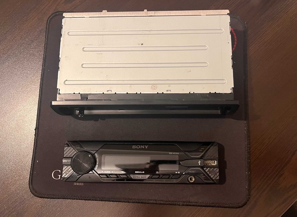 Радио за кола Sony DSX-A212UI