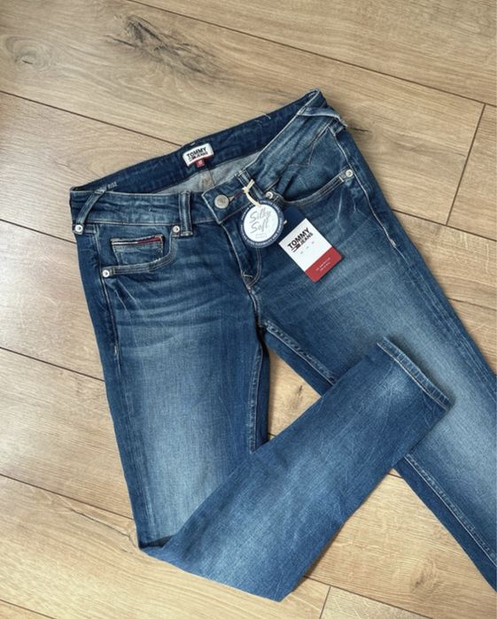 Blugi Tommy Jeans skinny noi cu eticheta