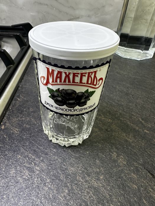 Продам банку с крышкой 400 г