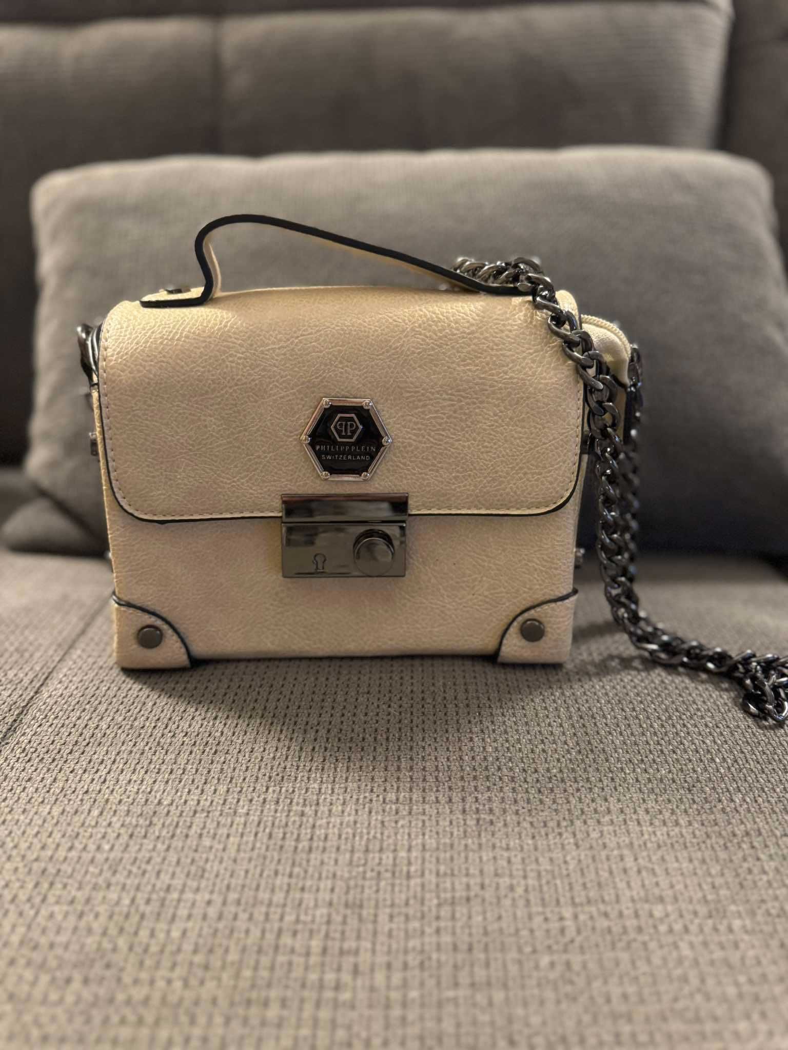 Чанти Guess, Karl Lagerfeld, Patrizia Pepe, Armani