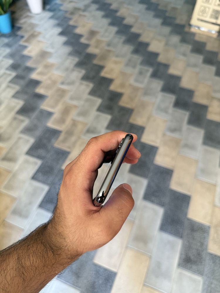 Iphone X Ayfon X 64gb LLA qora sotiladi tel ideal aybi yo face ishlidi