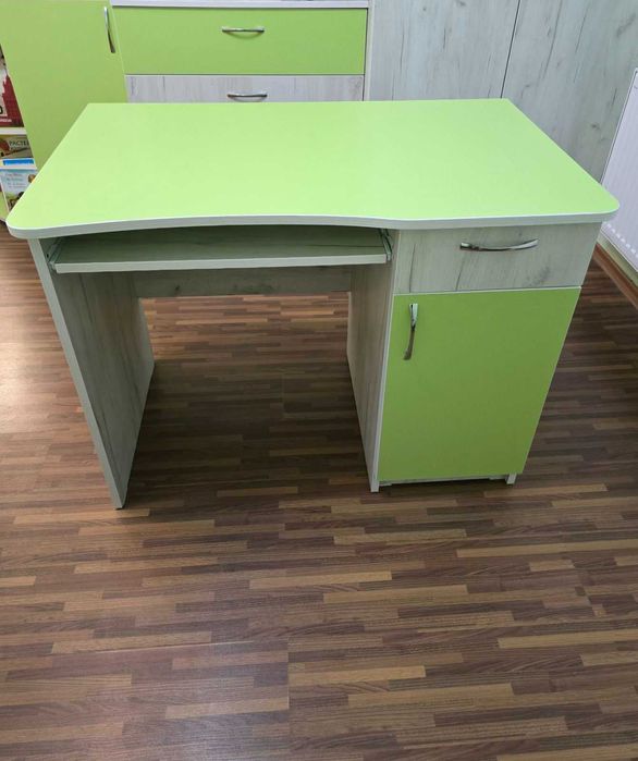 Ученическо бюро в отлично състояние