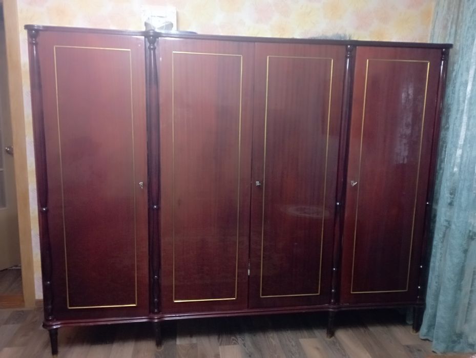 Продам шифонер б/у. Производство Румыния.