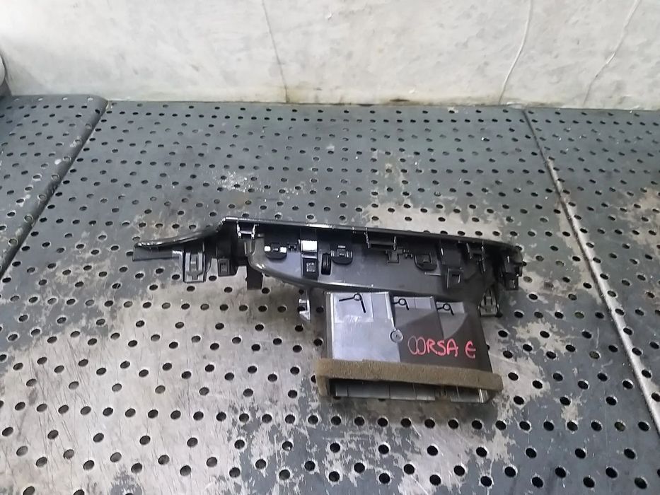 Grila ventilatie bord stanga opel corsa e 464000934 13377947