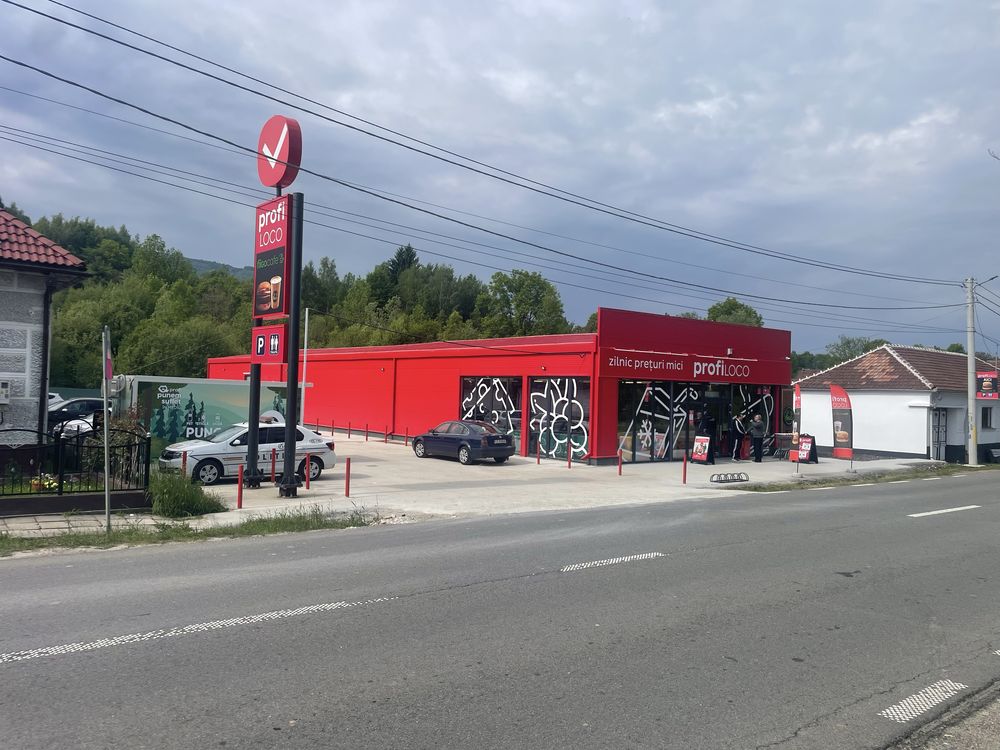 De vânzare: Clădire cu spațiu comercial închiriat