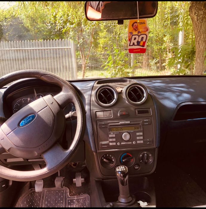 Vând Ford Fiesta