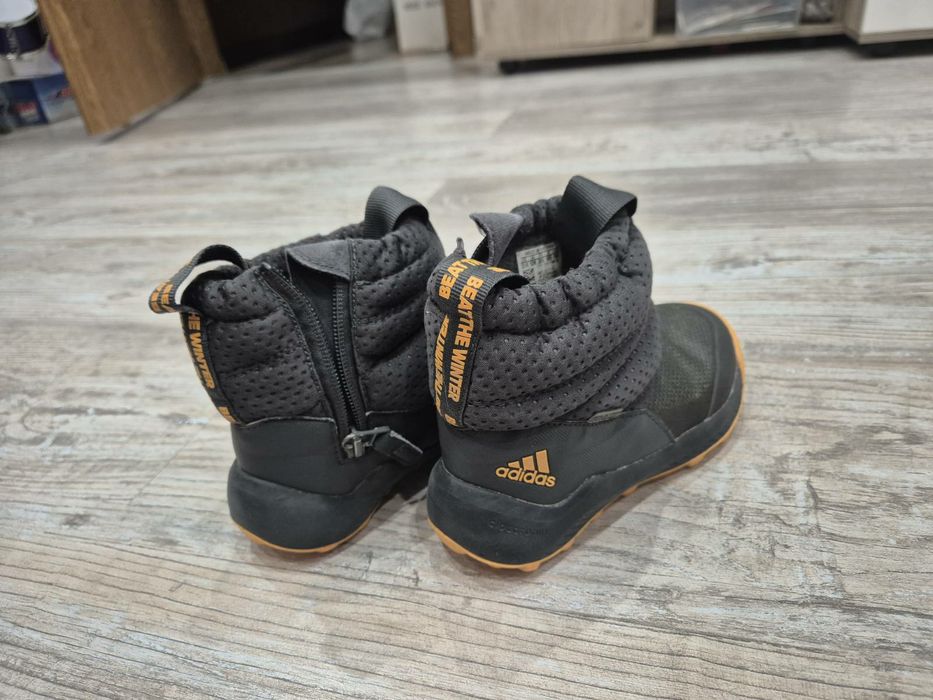 Продавам детски ботуши адидас adidas номер 30