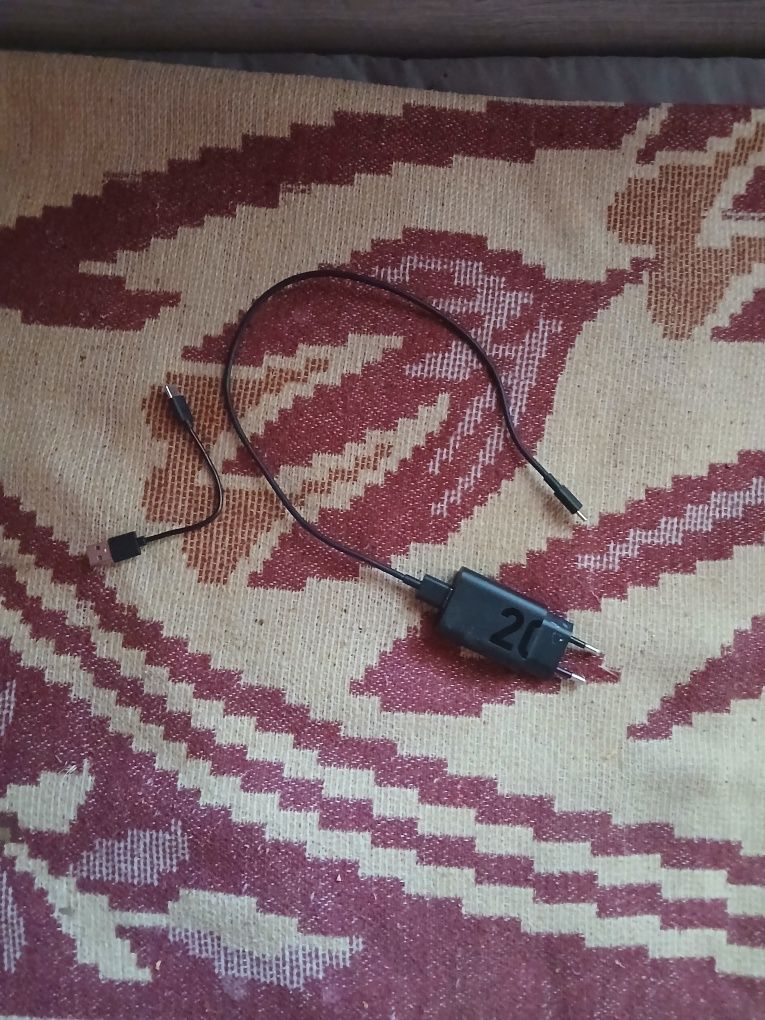 Vând 2 încarcator usb