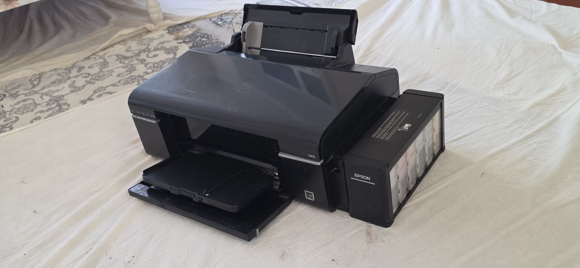 Printer L805, idealniy, aybi yo'q, zo'r ishlidi.