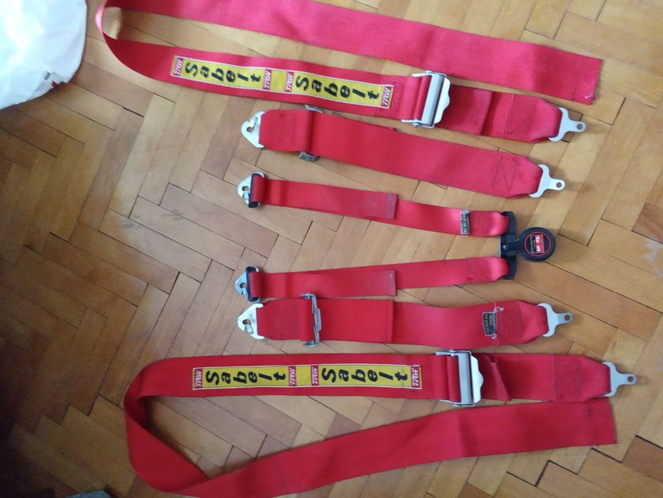 Спортни колани за кола