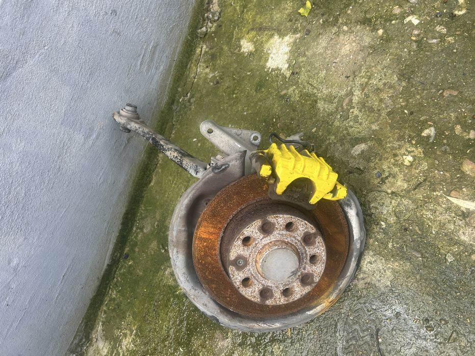 Butuc spate stanga/ dreapta volkswagen eos 2008 2.0 TDI BMM