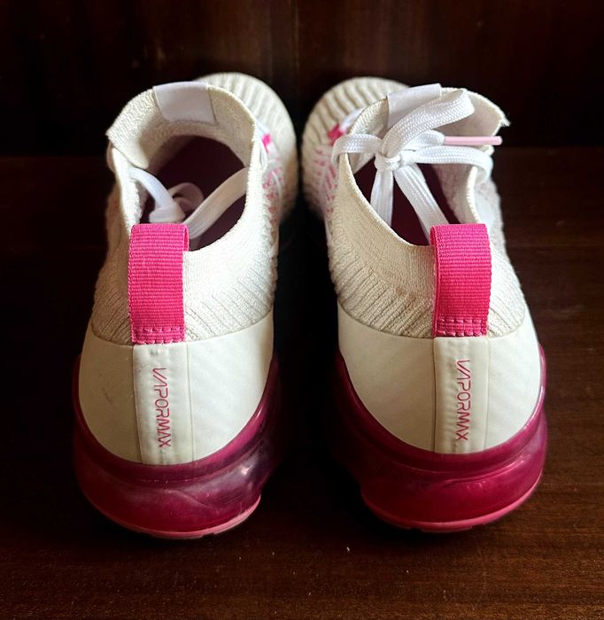 Дамски маратонки Nike VaporMax