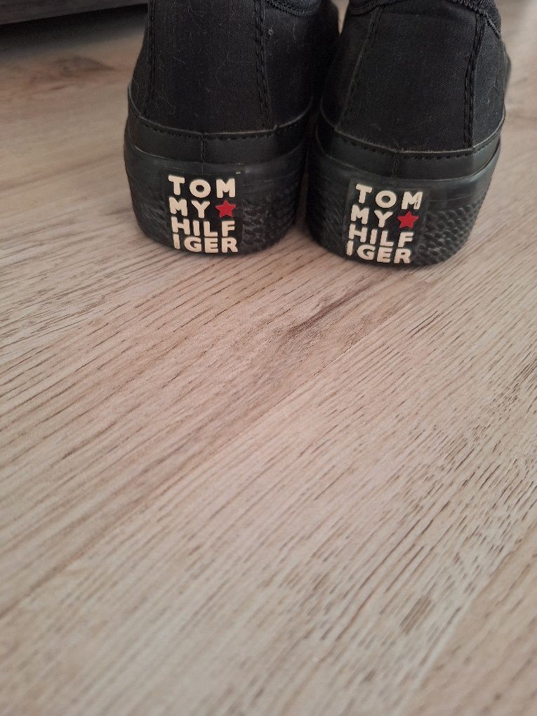 Кецове Tommy Hilfiger 39номер