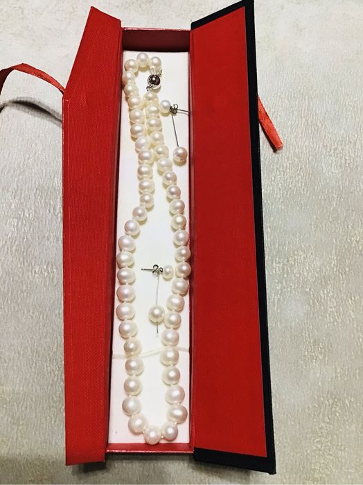 Колье и серьги из натурального жемчуга