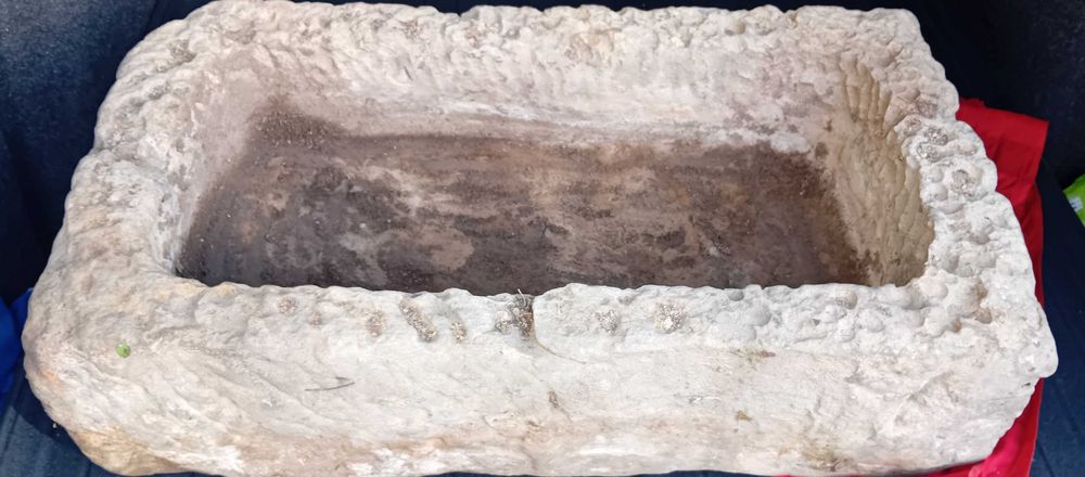 Каменно корито/кашпа