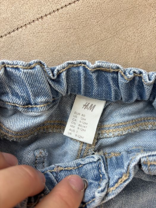 Нови дънки в размер 9-12 месеца