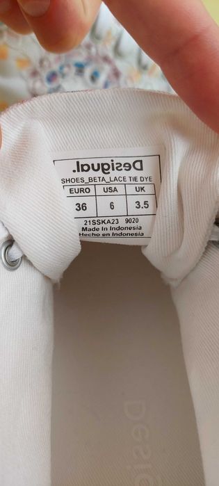 Teniși damă înalți cu broderii Desigual