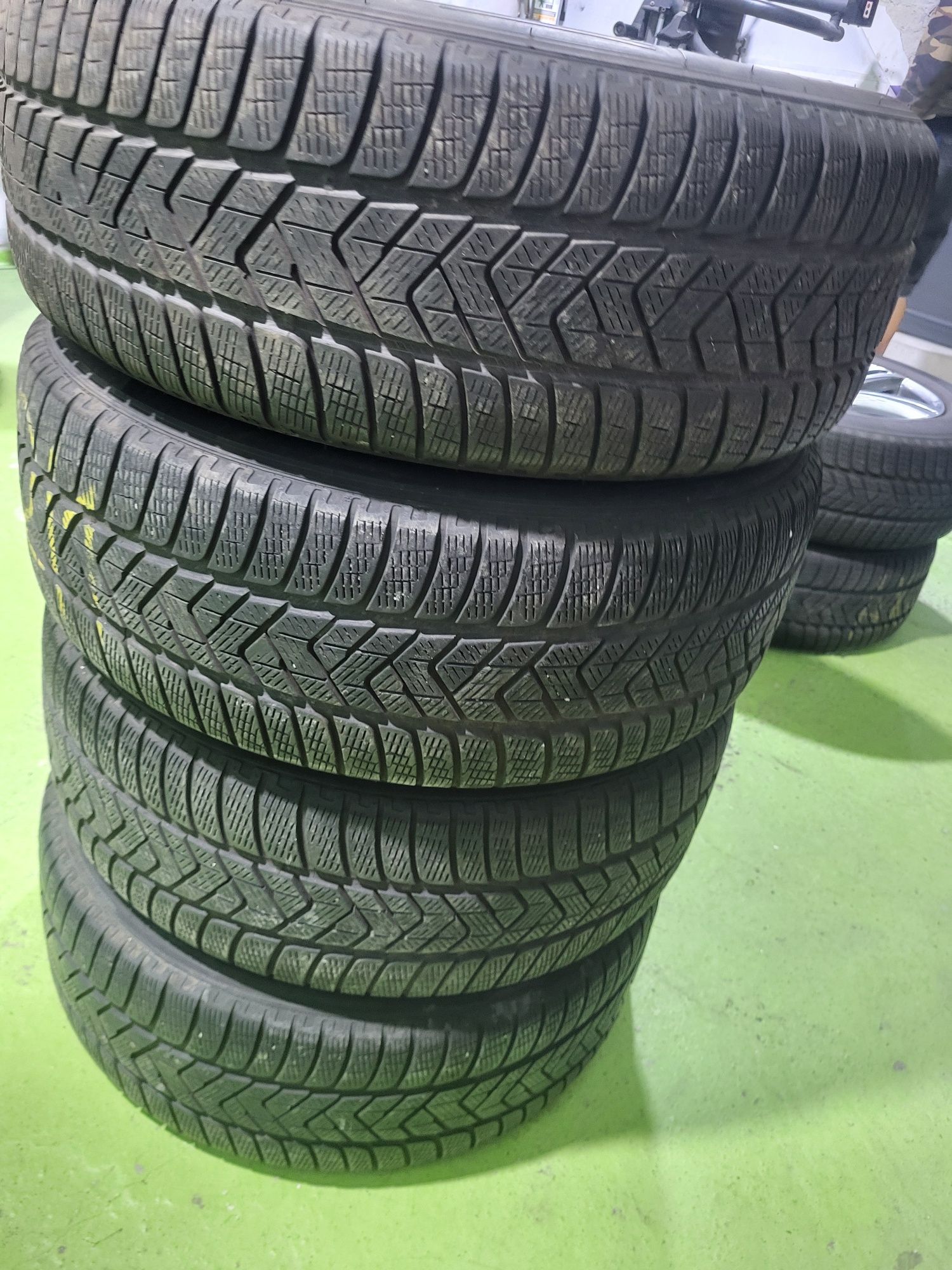 4 бр зимни 235/60/18 дот 22г Pirelli