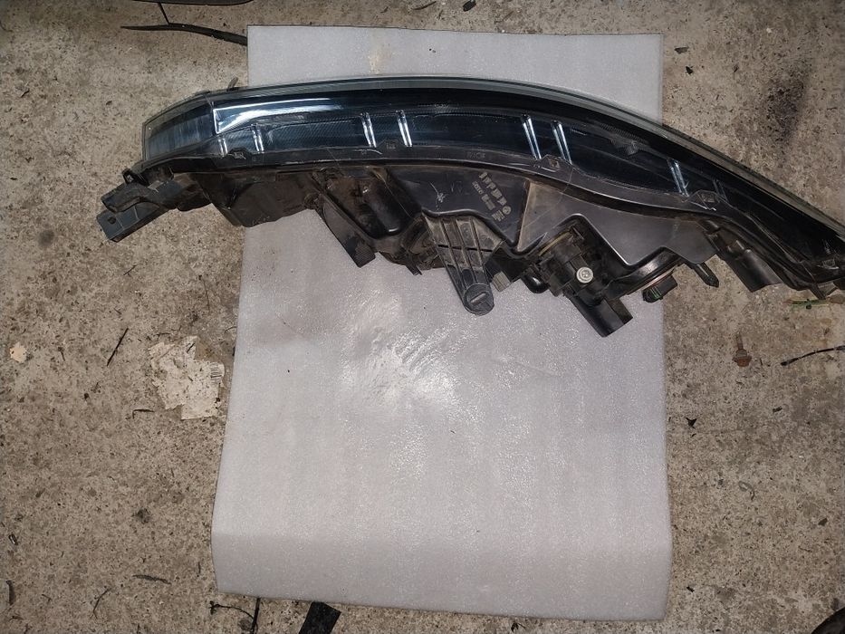 Десен фар Nissan Qashqai