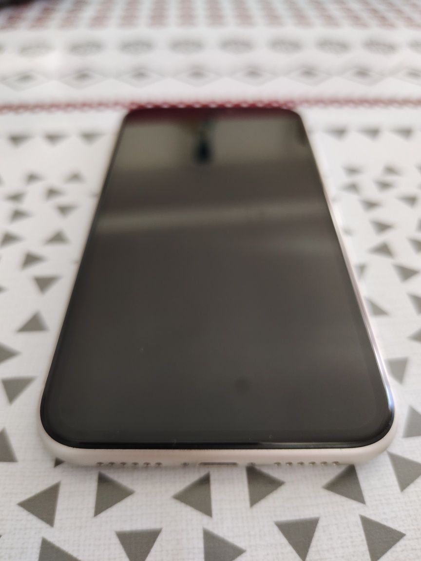 iPhone 11 в идеальном состоянии