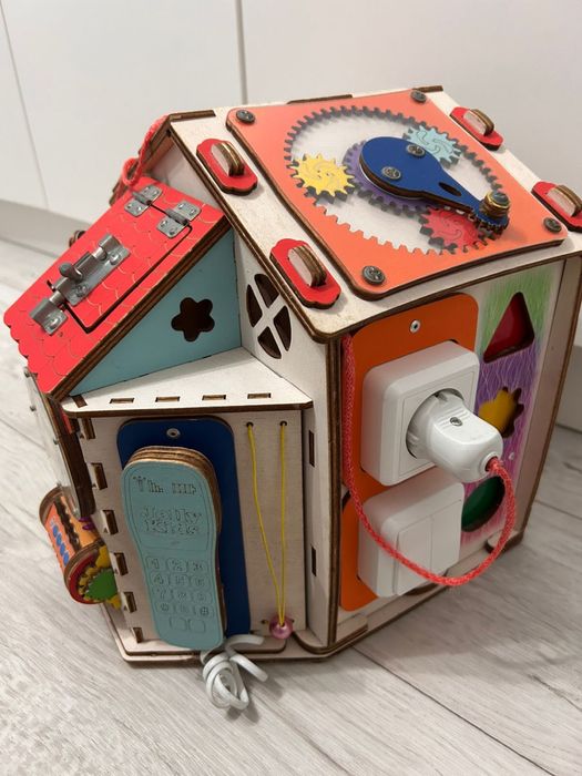 Продам бизиборд в хорошем состоянии