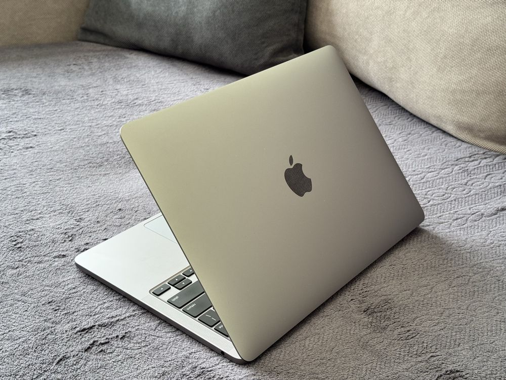 Като Нов 13.3'Macbook Pro M1/8GB Ram/256GB SSD