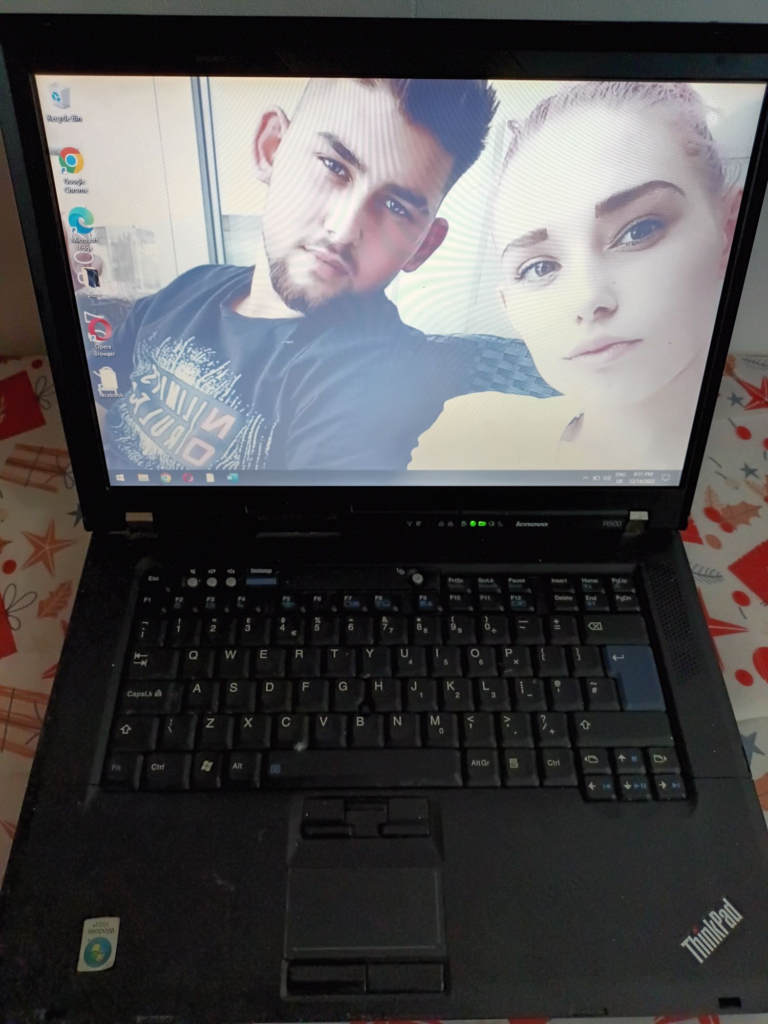 Laptop lenovo în stare foarte bună schimb cu un telefon